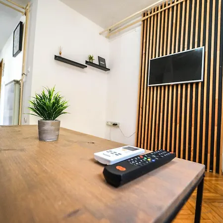Cute & Cosy Emi Apartment Koper