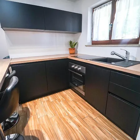 Cute & Cosy Emi Apartman Koper