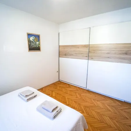 Cute & Cosy Emi Koper