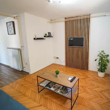 Cute & Cosy Emi Apartment Koper